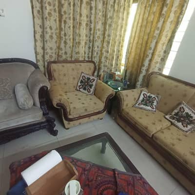 six seater sofa long lasting neat n fresh new