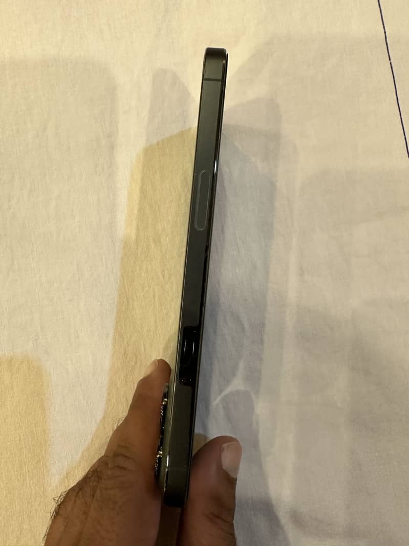 Apple iPhone 13 Pro Max 4