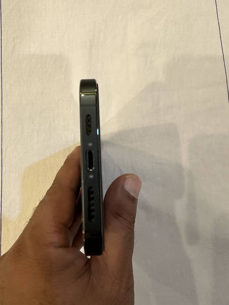 Apple iPhone 13 Pro Max 6