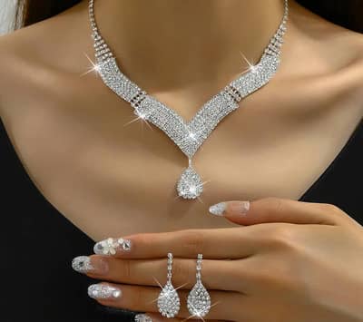 Royal Shopping Hub | Trending Makeup, Jewelry & Smart Gadgets