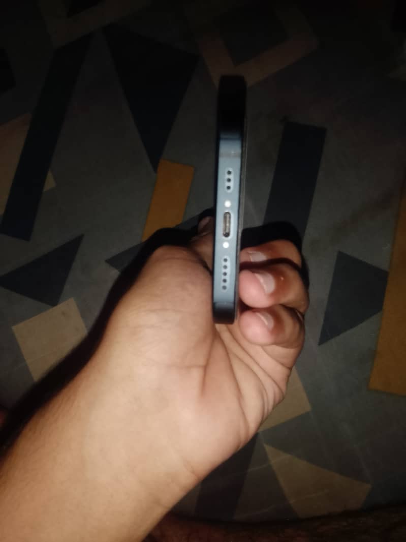 Apple iPhone 13 4