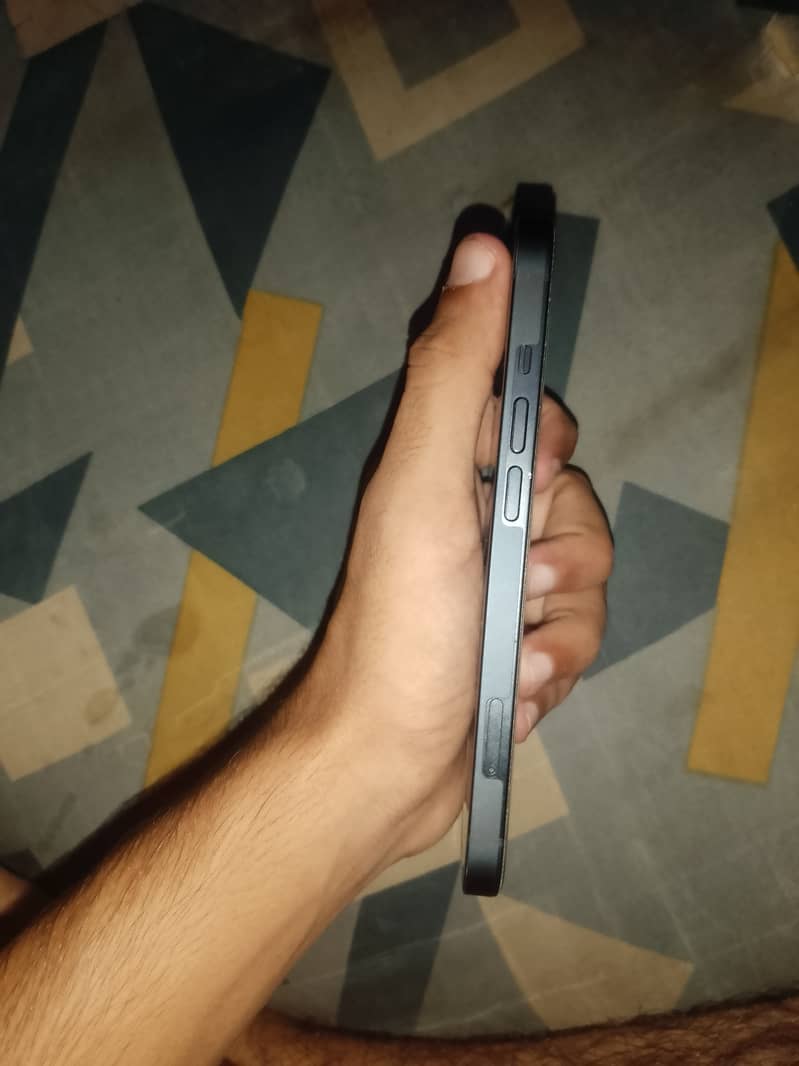 Apple iPhone 13 5