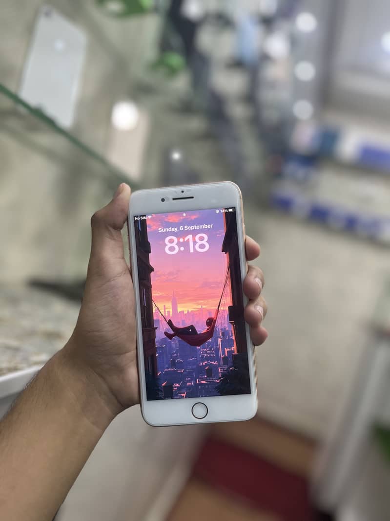 Apple iPhone 8 Plus 0