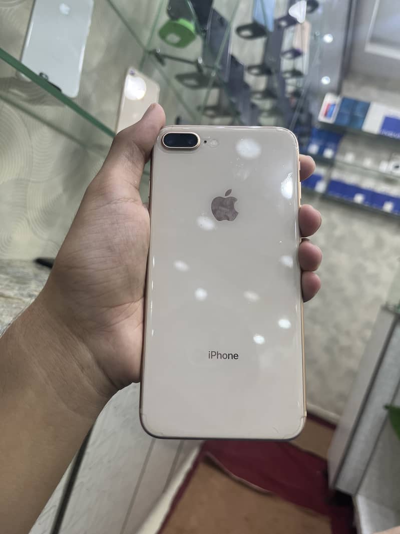 Apple iPhone 8 Plus 1