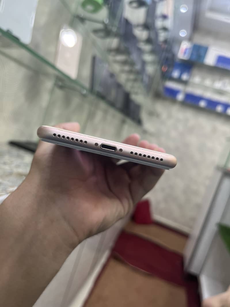 Apple iPhone 8 Plus 5