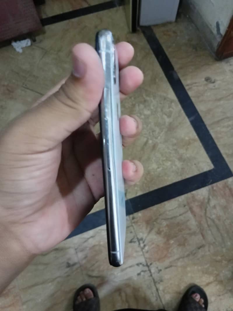 Apple iPhone X 3