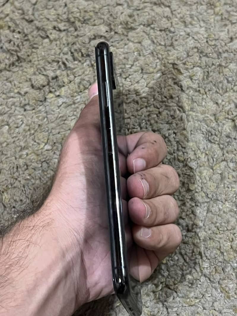 Apple iPhone XS Max 2