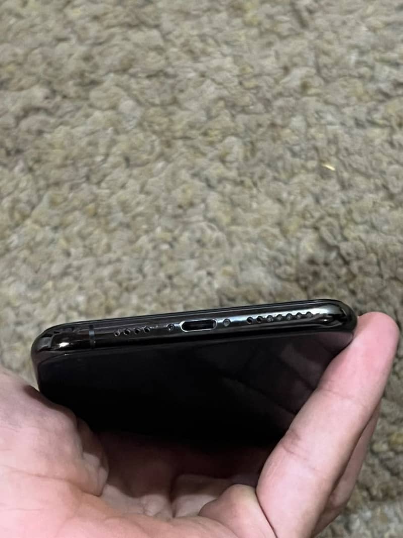 Apple iPhone XS Max 5