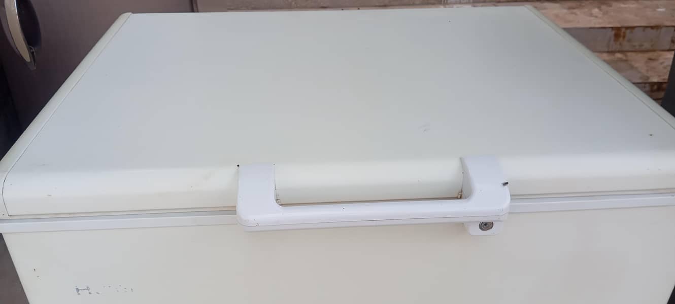 single door deep freezer 0