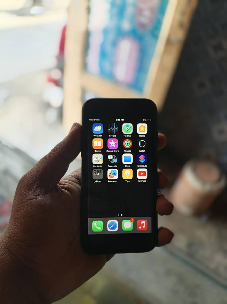 Apple iPhone 8 3