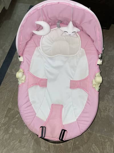 Gentle electric swing for babies