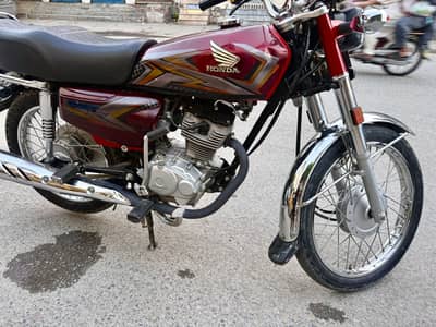 Honda 125 Red Color 25 model