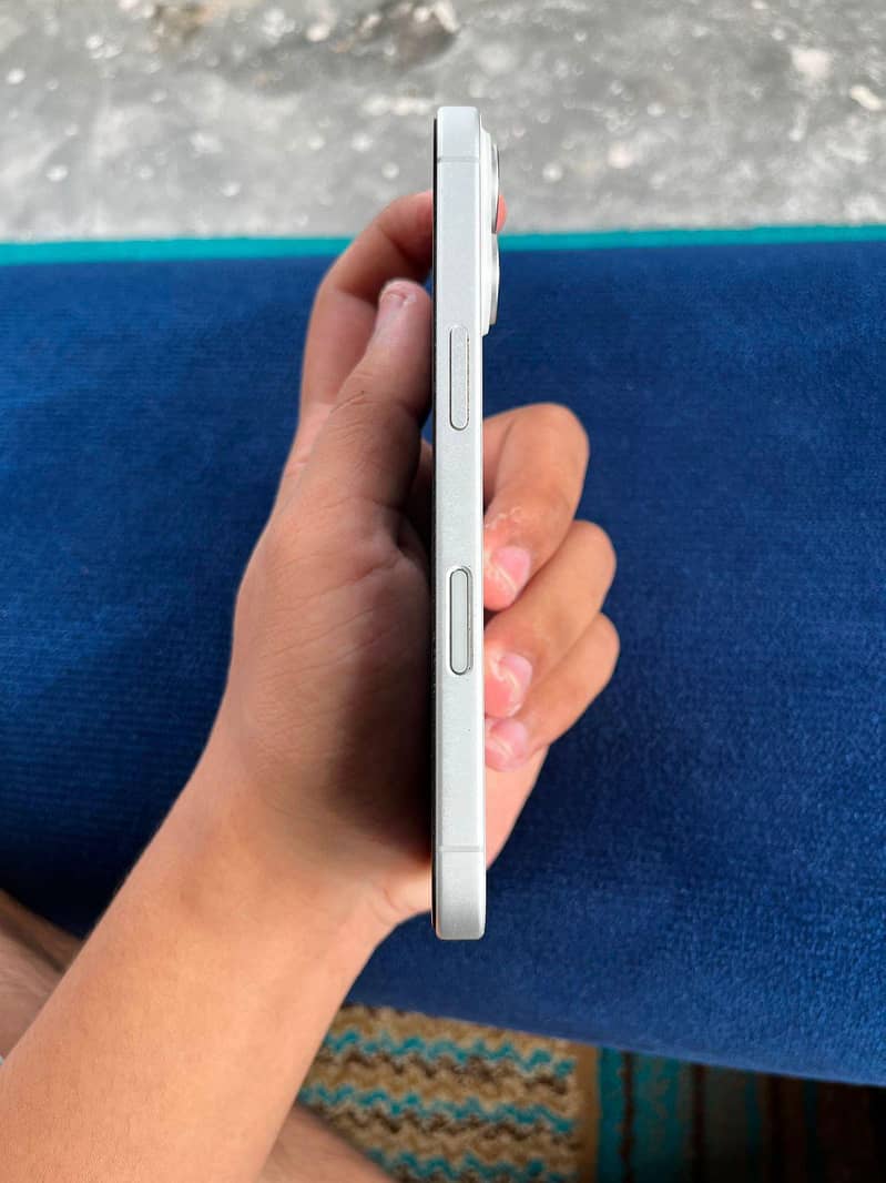 Apple iPhone 16 0