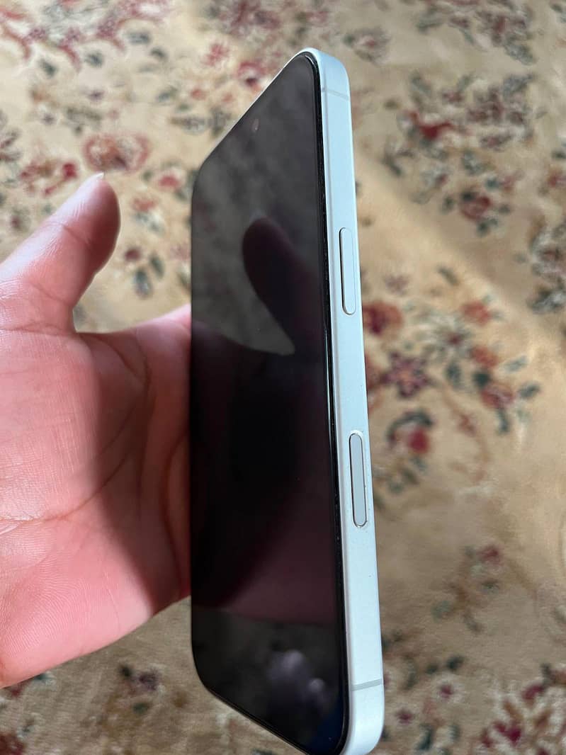 Apple iPhone 16 2