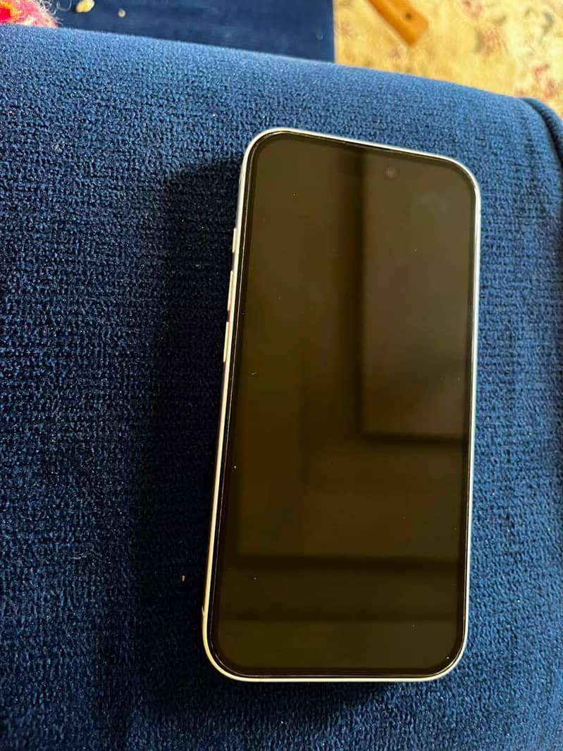 Apple iPhone 16 3