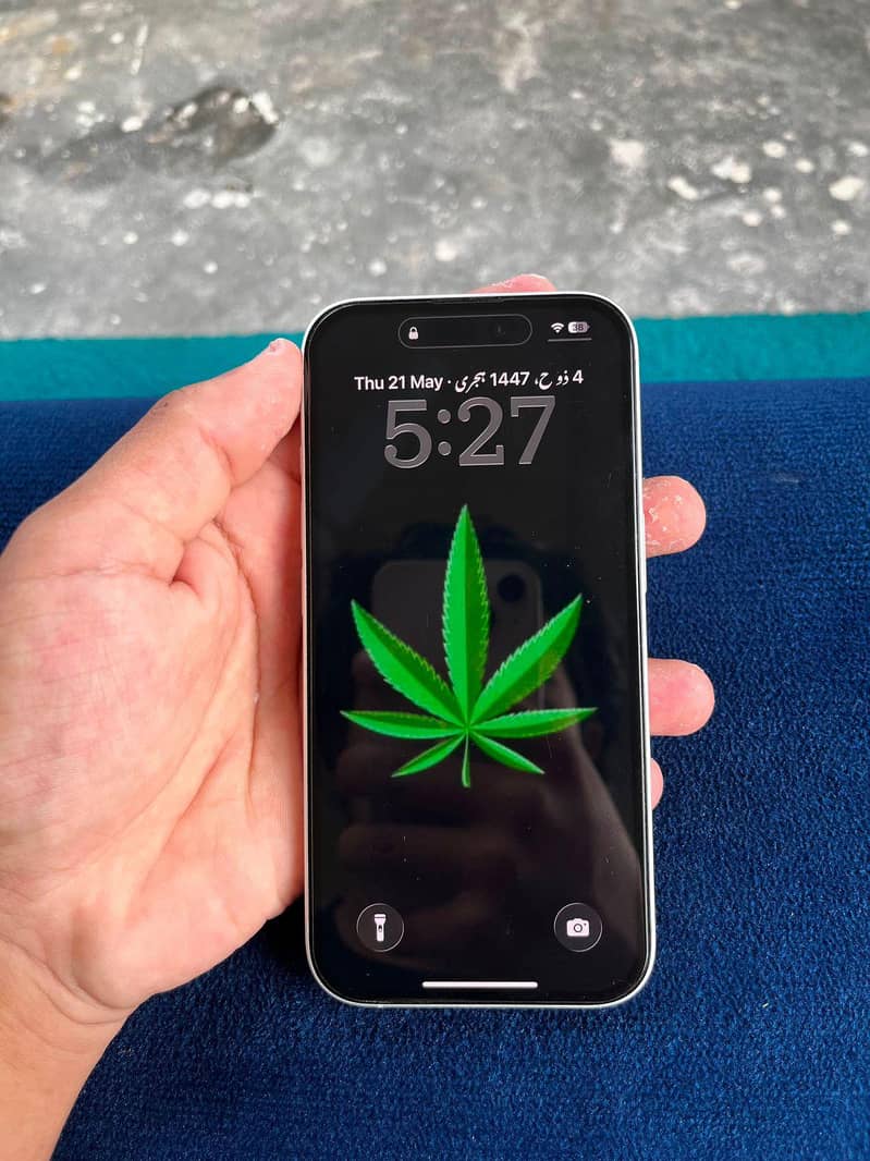 Apple iPhone 16 7