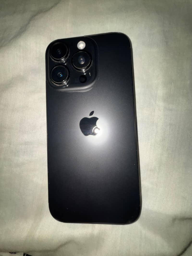 Apple iPhone 16 Pro 1