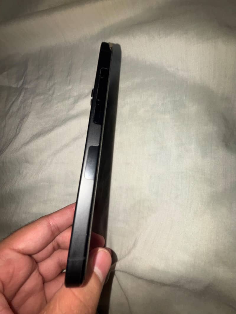 Apple iPhone 16 Pro 2