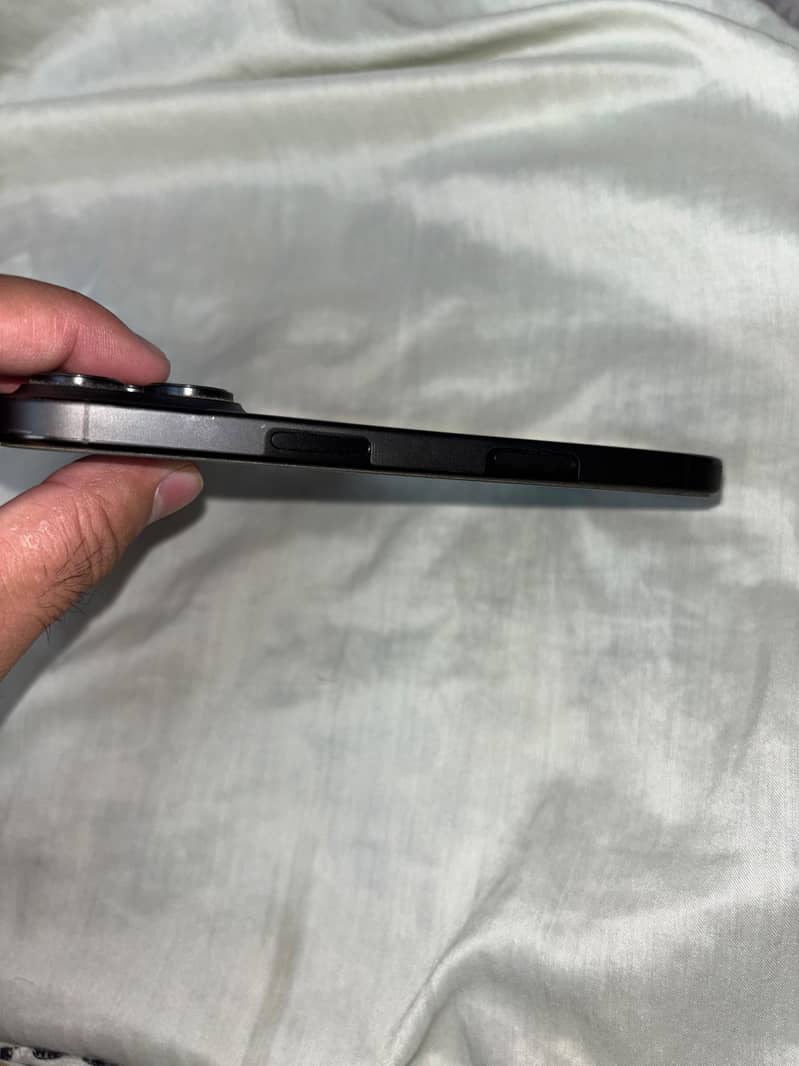 Apple iPhone 16 Pro 5