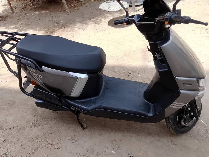 Revoo A12 box 2