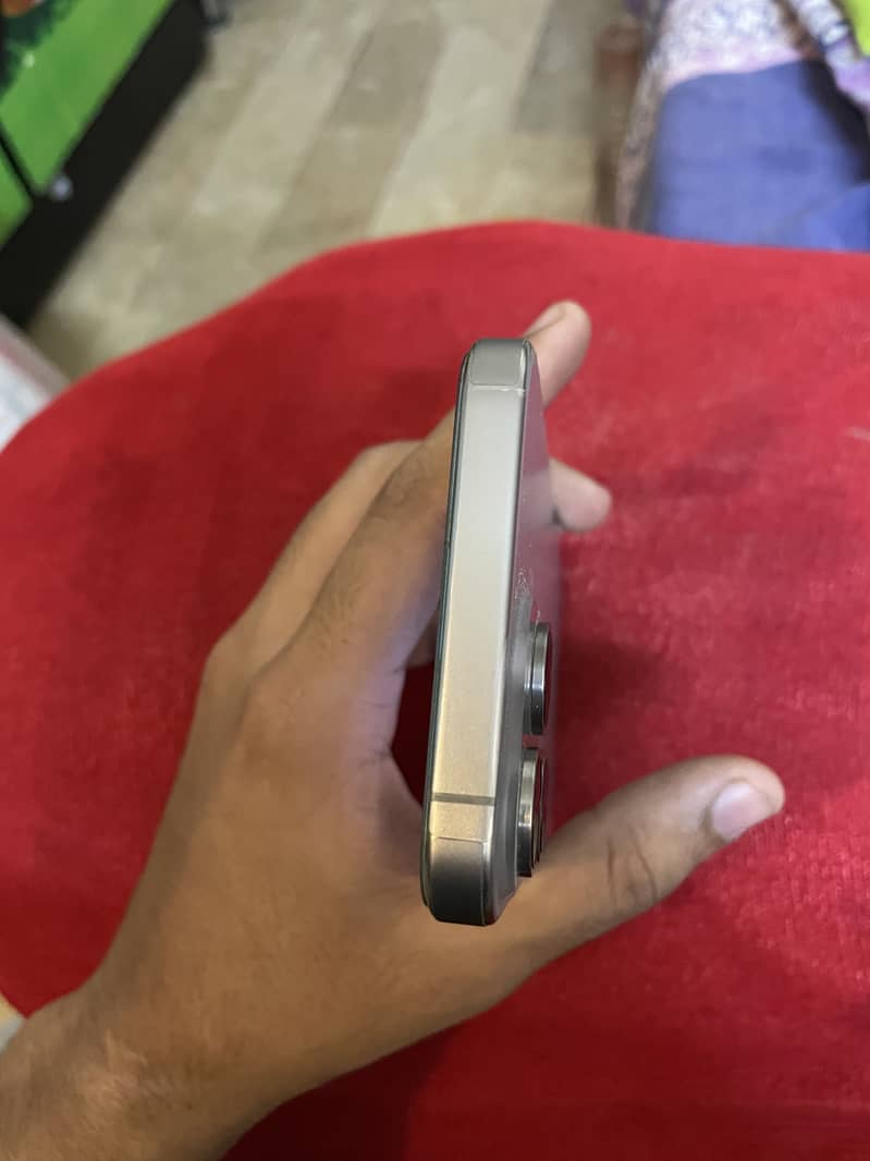 Apple iPhone 15 Pro Max 2