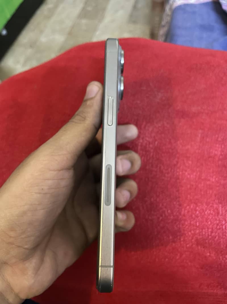 Apple iPhone 15 Pro Max 3