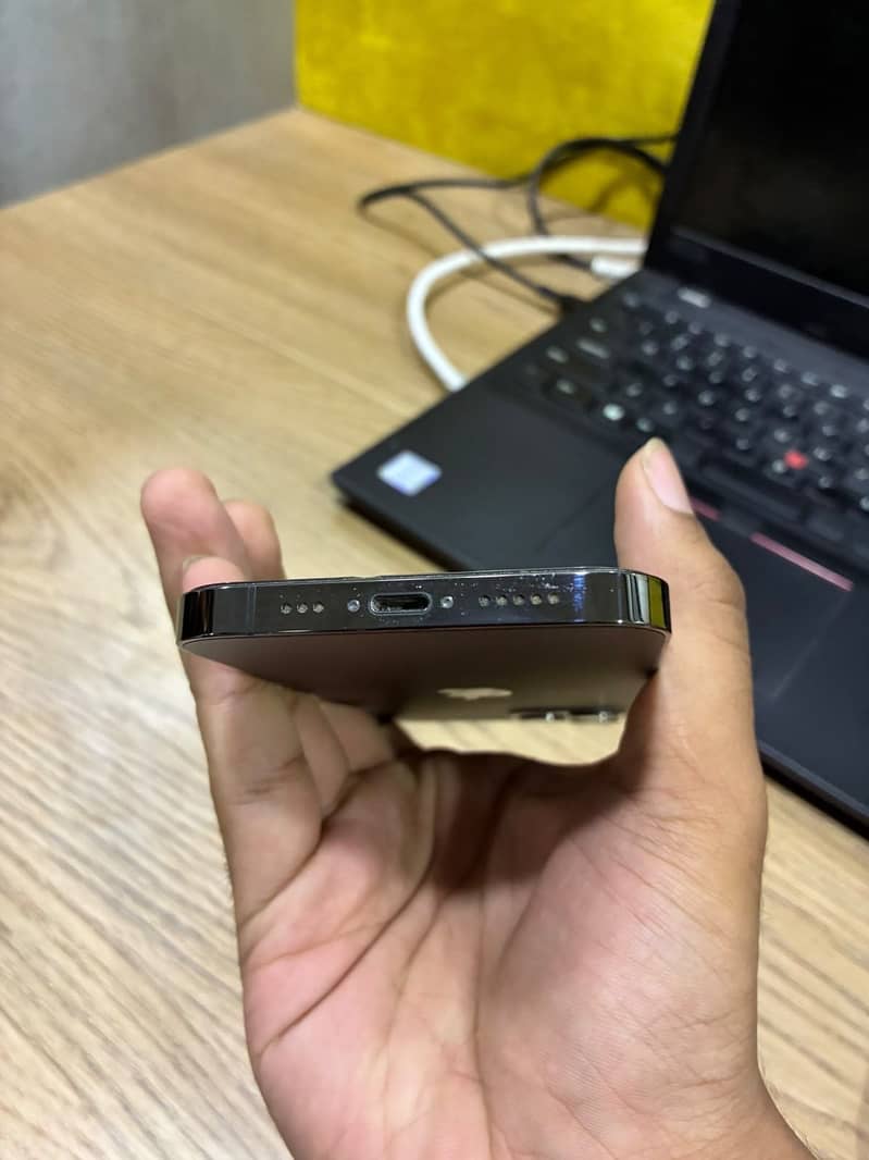 Apple iPhone 12 Pro 6