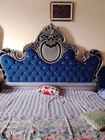 bed dresing table almari and side table for sale
