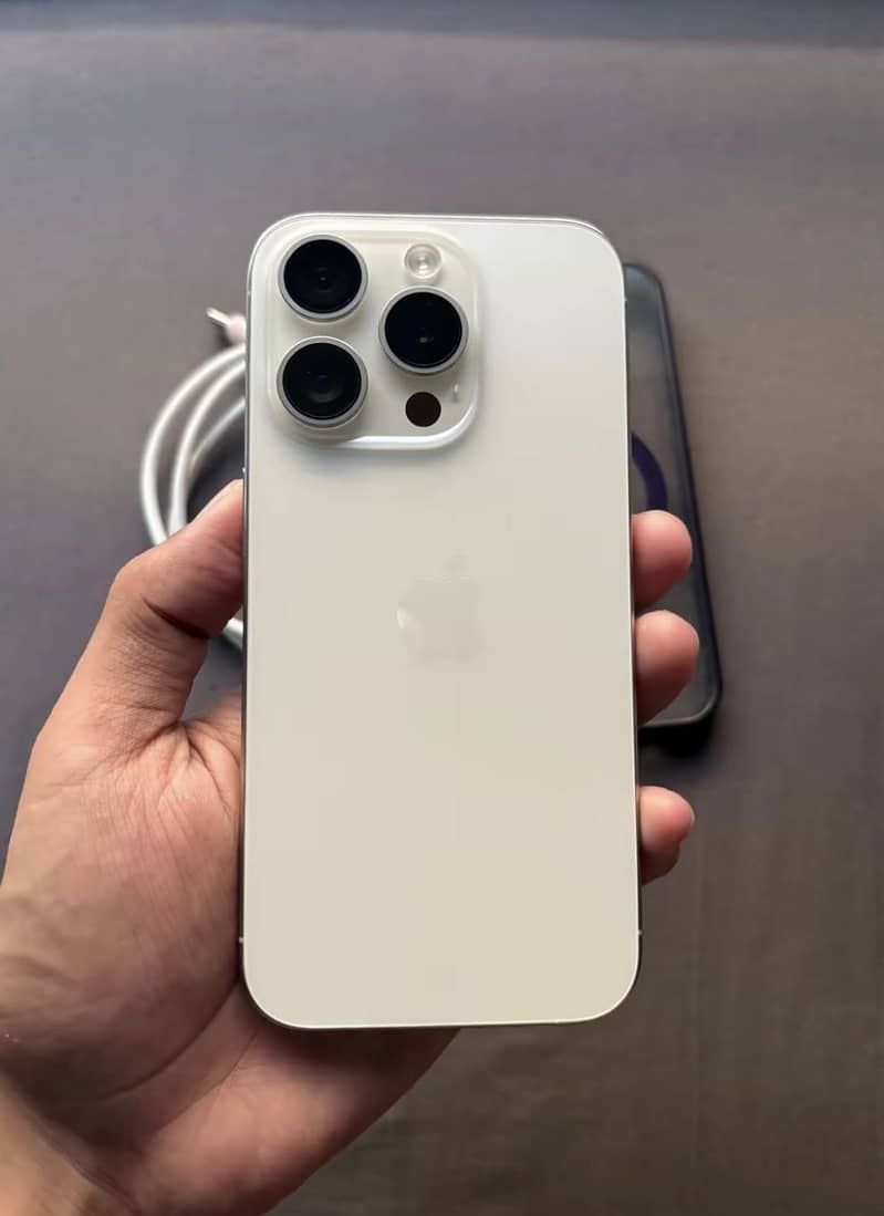 Apple iPhone 15 Pro 0