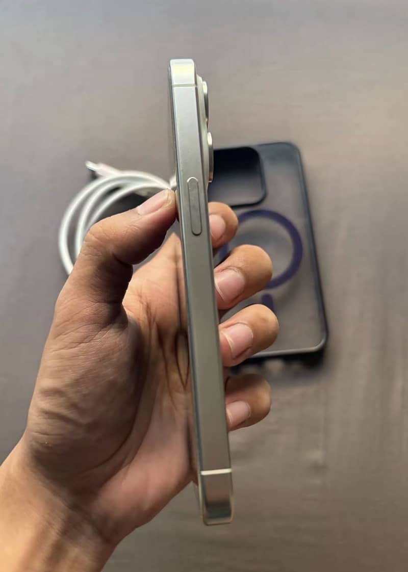 Apple iPhone 15 Pro 2