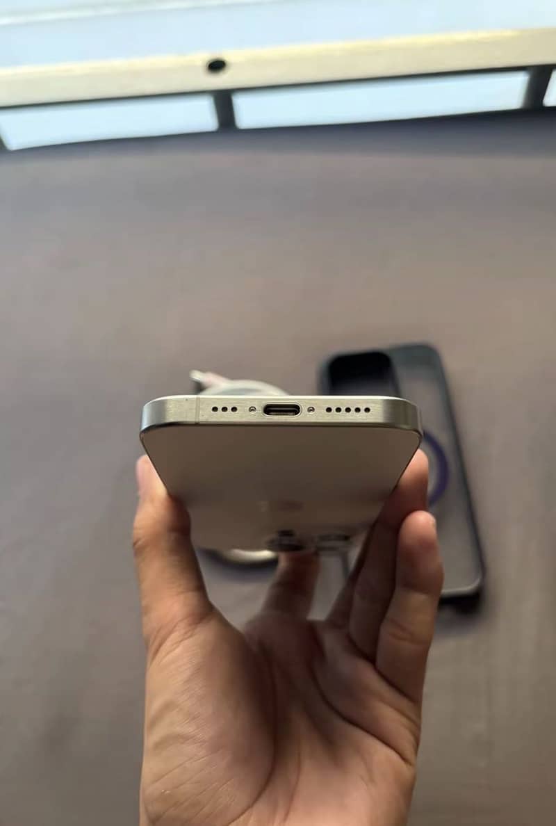 Apple iPhone 15 Pro 4