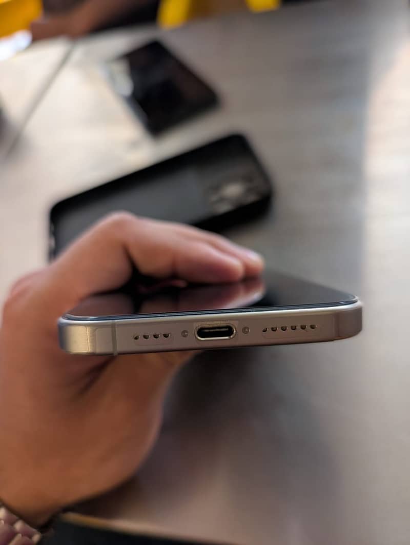 Apple iPhone 15 Pro Max 1