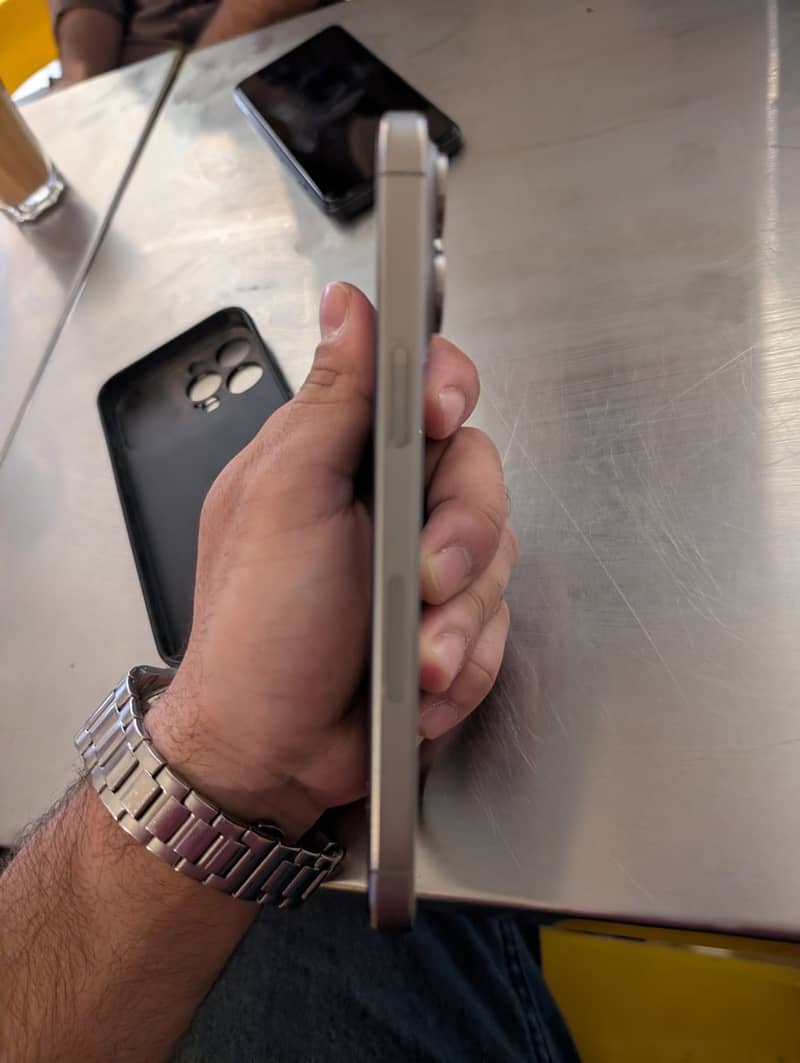 Apple iPhone 15 Pro Max 2