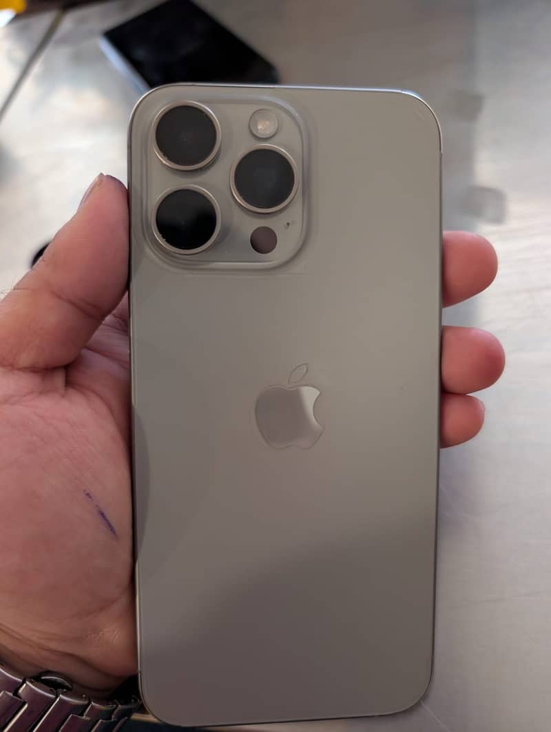 Apple iPhone 15 Pro Max 3
