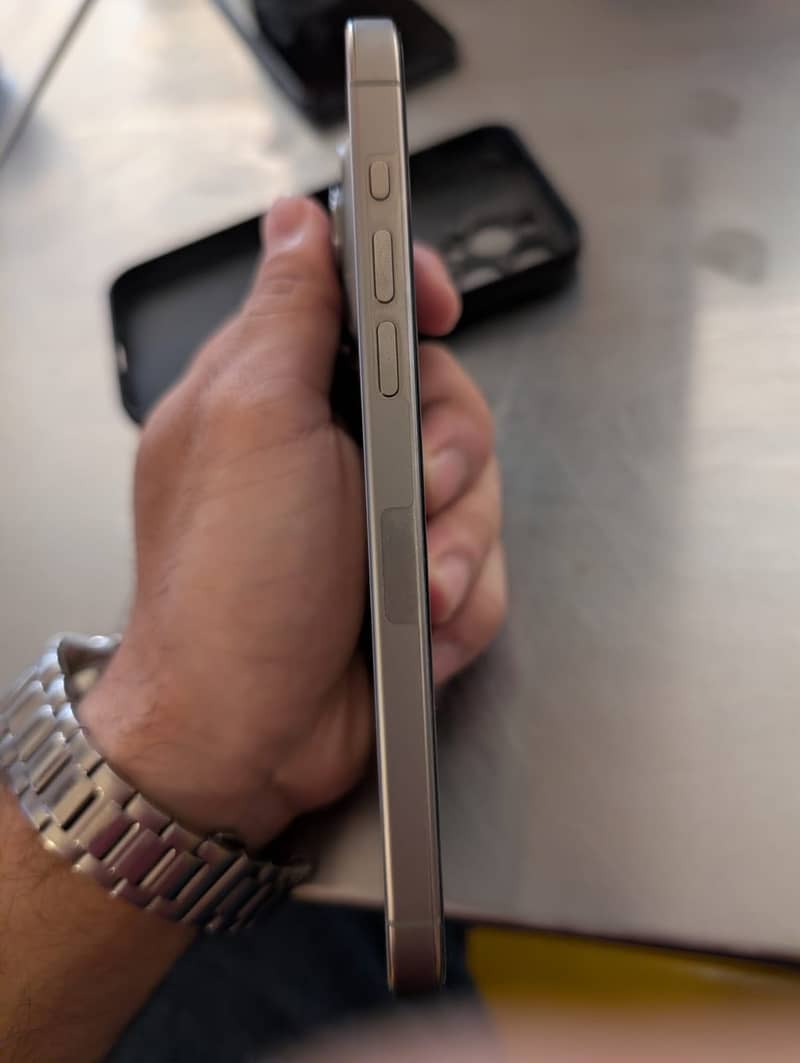 Apple iPhone 15 Pro Max 5