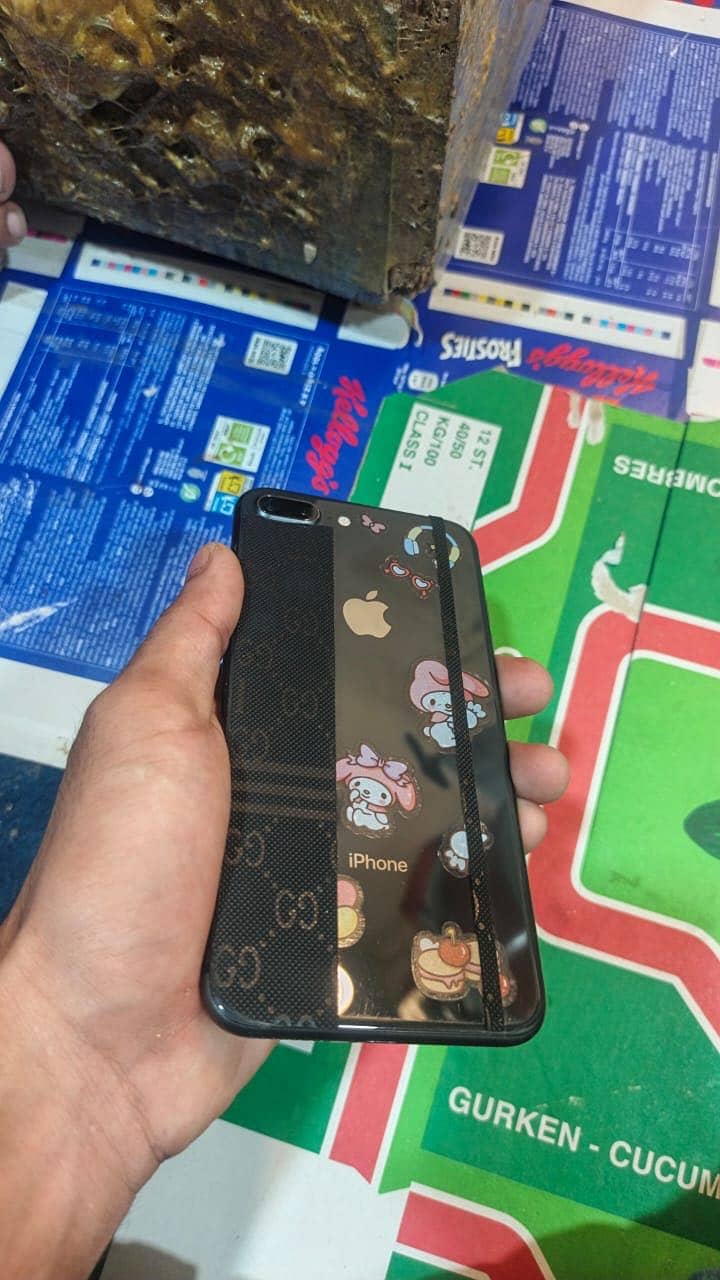 Apple iPhone 8 Plus 0