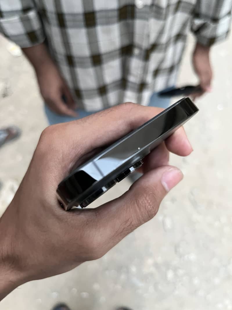 Apple iPhone 14 Pro 2