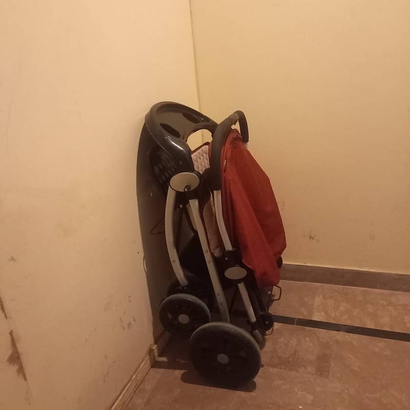 Imported Vanbloom stroller in pristine condition. 3