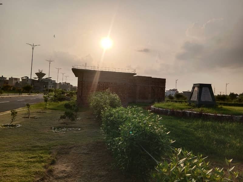 Ideally Located Plot Near Park 6