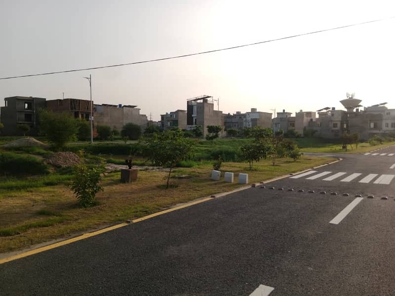 Ideally Located Plot Near Park 16