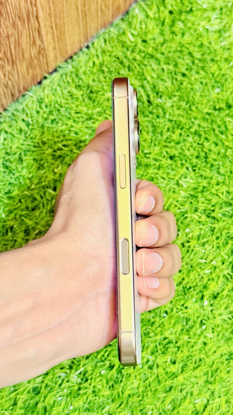 Apple iPhone 16 Pro 3