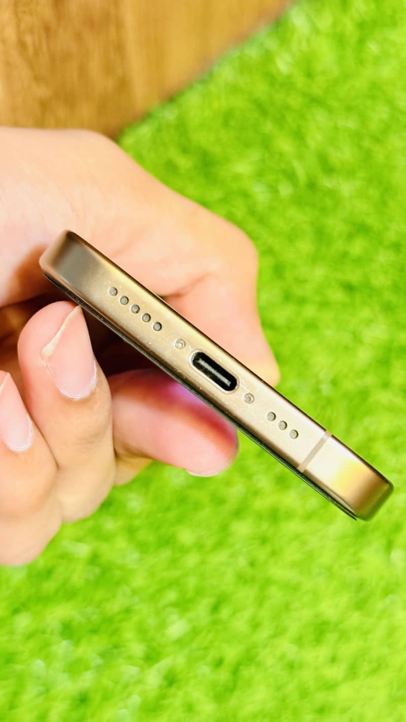 Apple iPhone 16 Pro 5