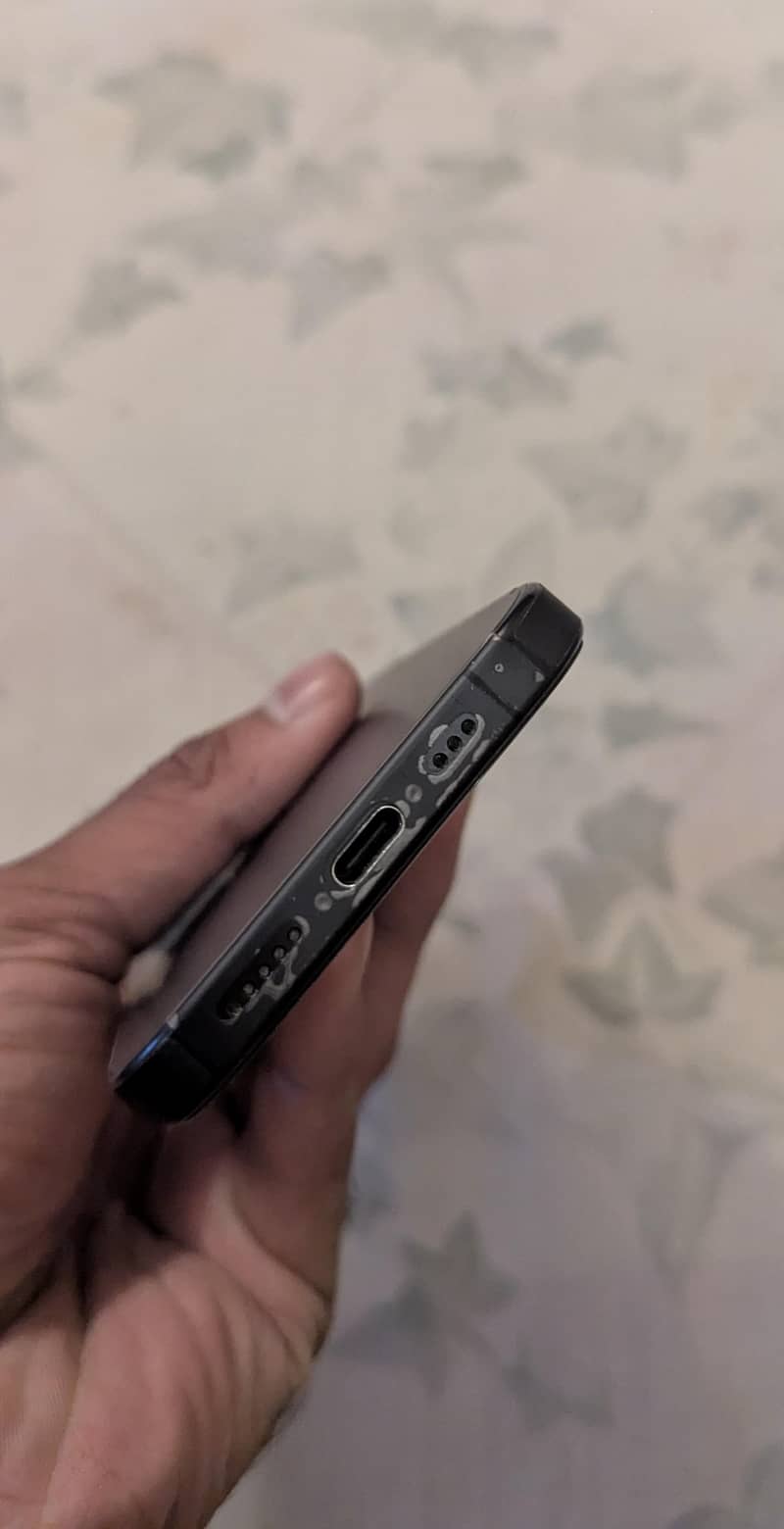 Apple iPhone 15 Pro 2