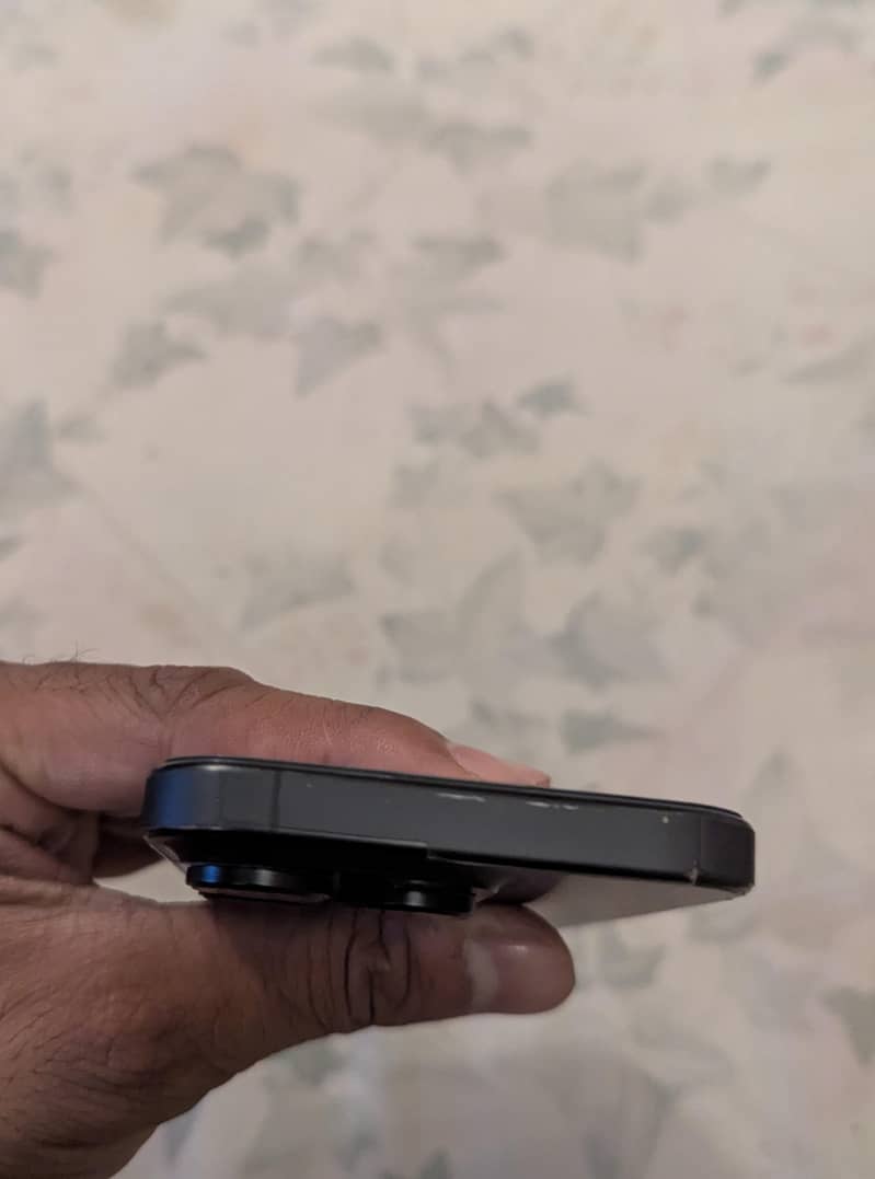 Apple iPhone 15 Pro 3