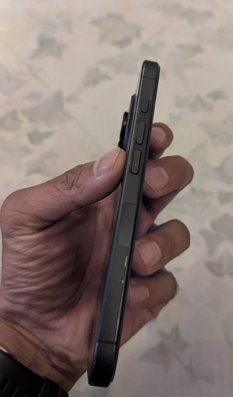 Apple iPhone 15 Pro 4