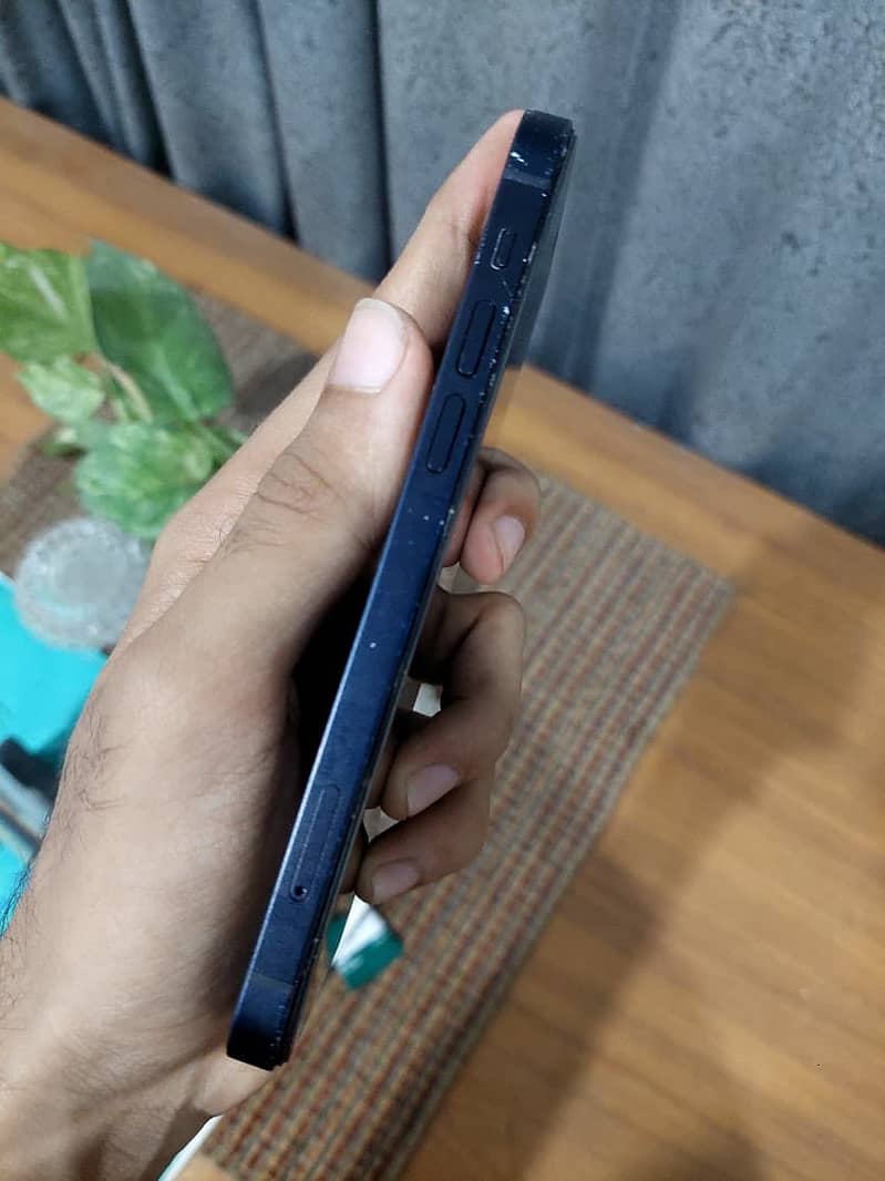 Apple iPhone 12 9