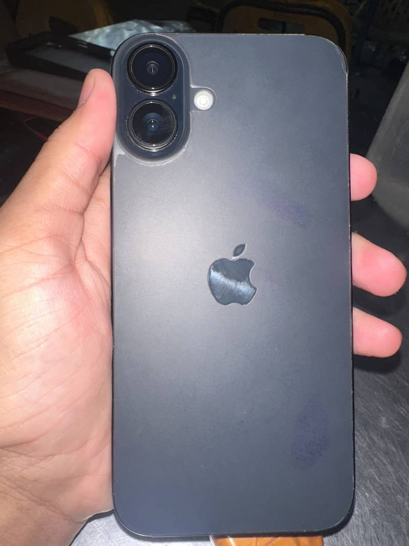 Apple iPhone 16 Plus 3