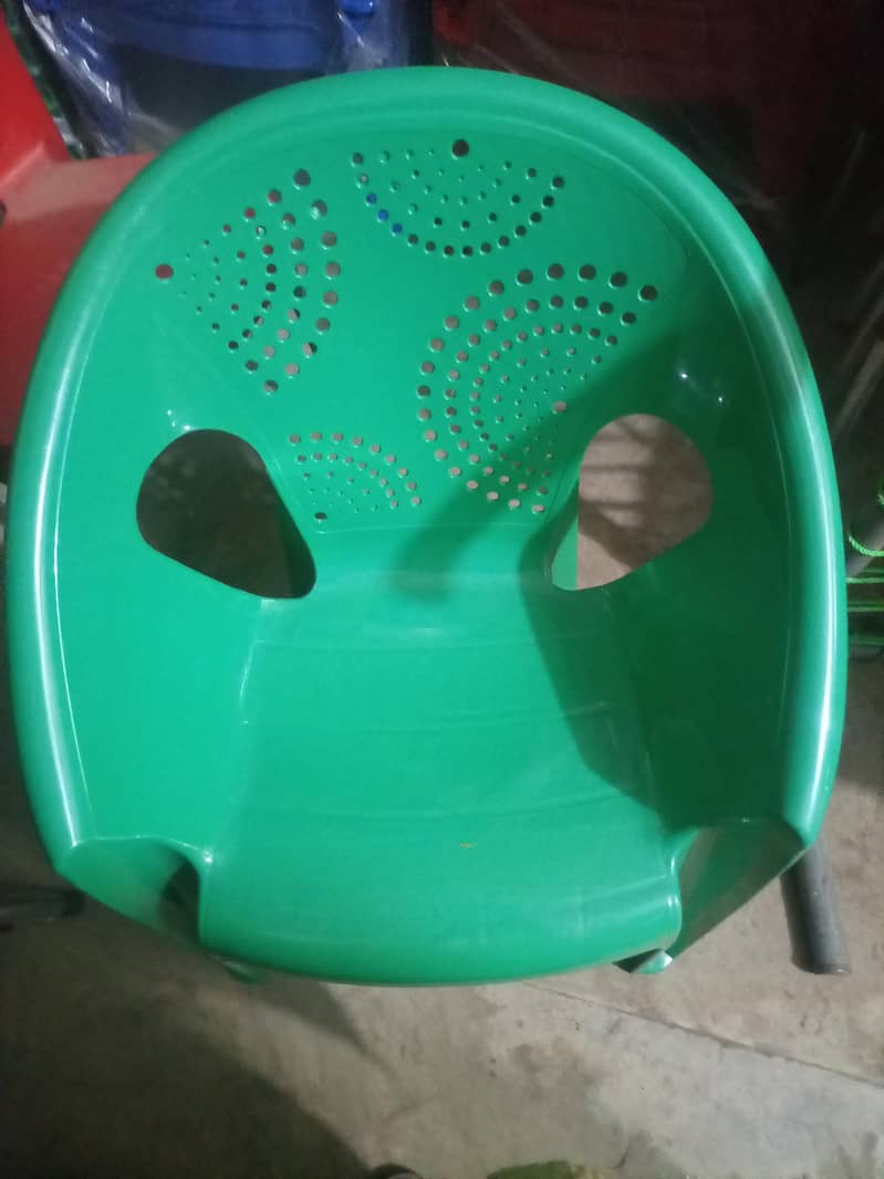 plastic chair 0