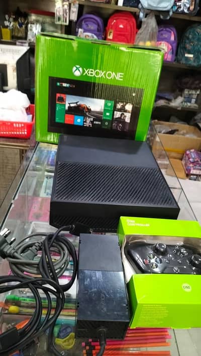 Xbox one 1tb with original accessories and box