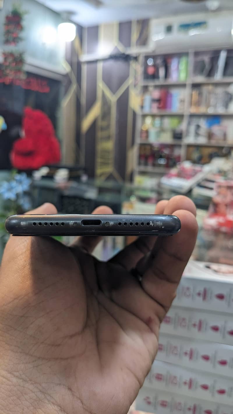 Apple iPhone 11 0